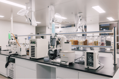 花西子獲新華網“科研創新優秀案例”，以研發驅動引領中國彩妝高質量發展